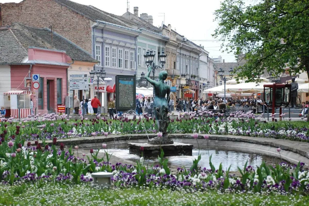 The City That Seems Surprisingly Simple at First