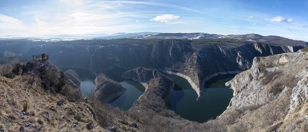 The River That Looks Drawn by Hand